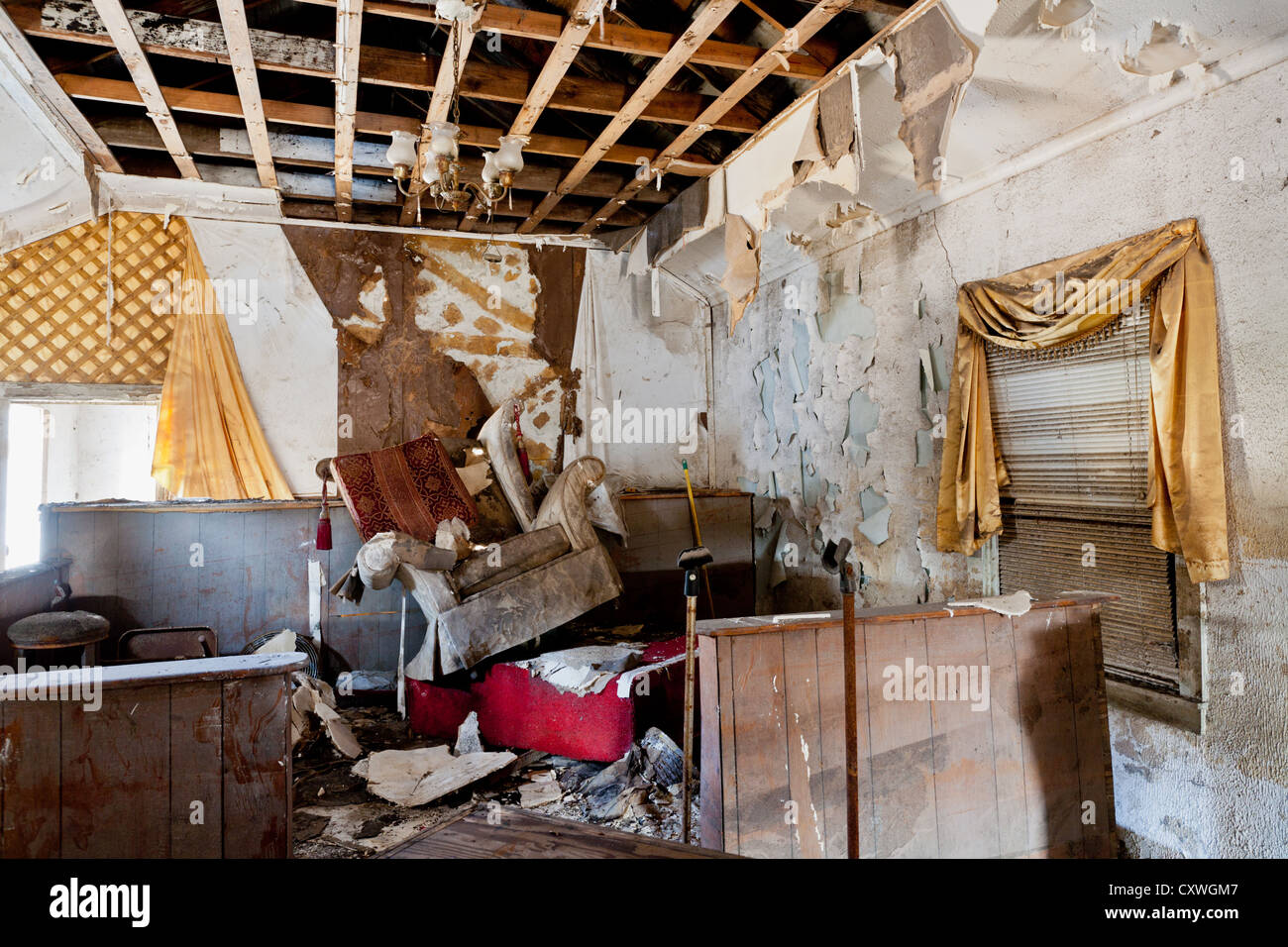 Intérieur de petite chapelle détruite par l'ouragan Katrina, cinq ans plus tard, Ninth Ward, La Nouvelle-Orléans, Louisiane. Banque D'Images
