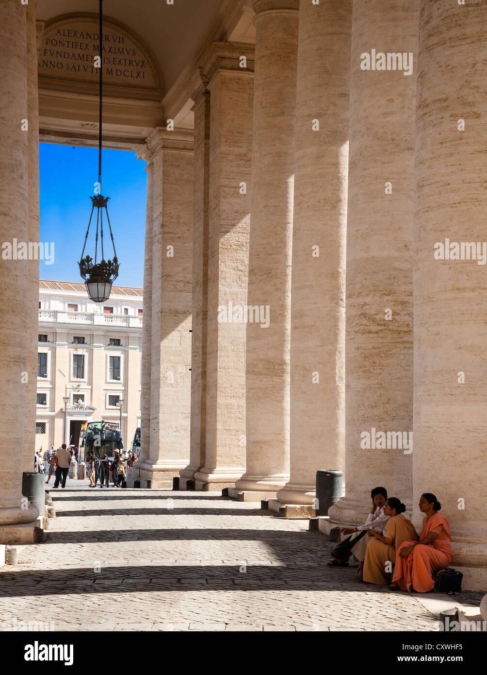 Colonnade du Bernin, Piazza San Pietro, Vatican, Rome, Italie. Banque D'Images