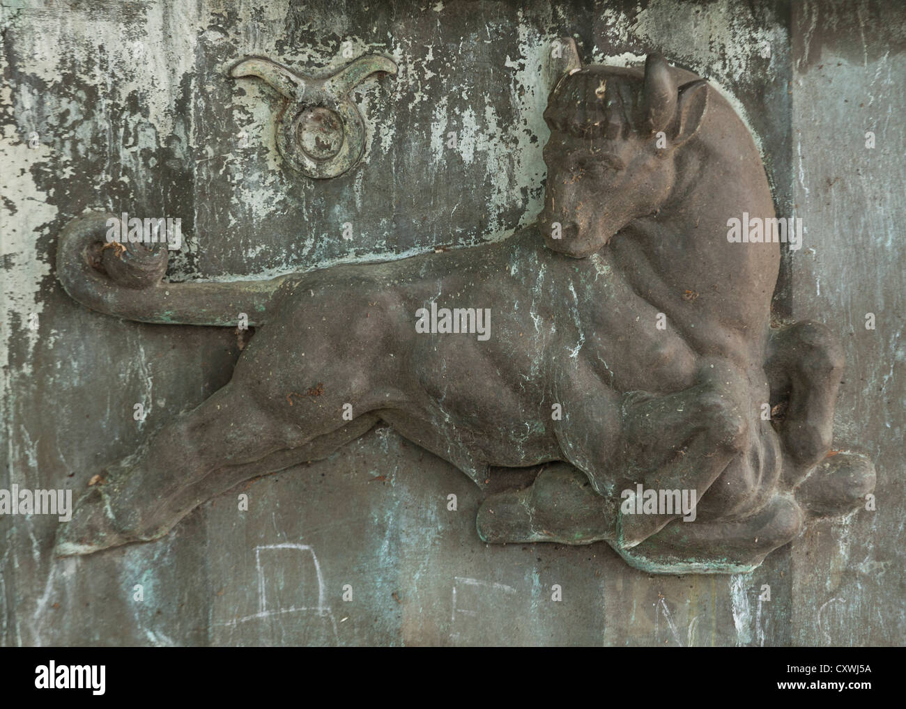 Signe astrologique taureau relief en bronze Banque D'Images
