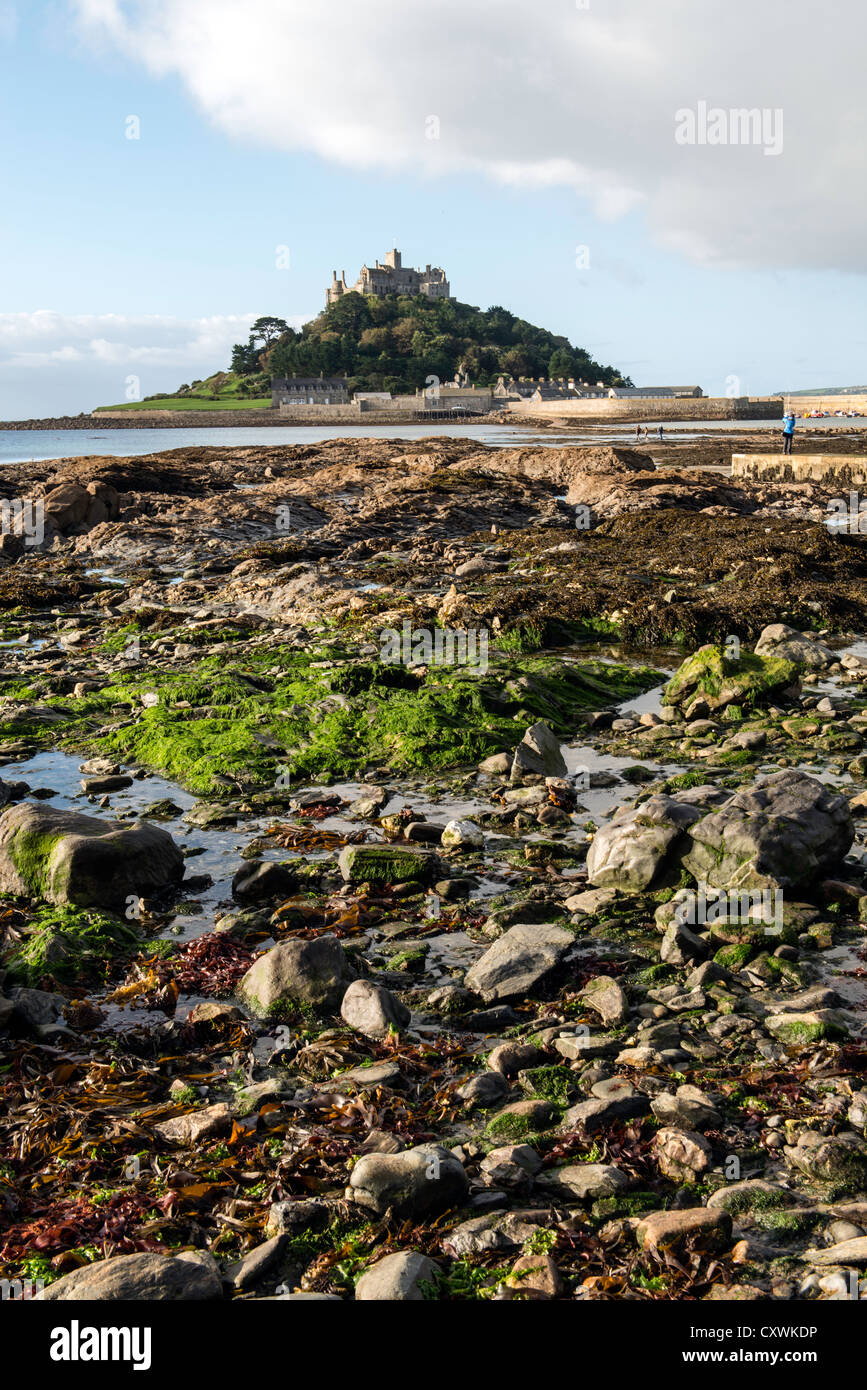 St Michaels Mount durant la marée basse Mount's Bay Coast de Cornwall England UK Banque D'Images
