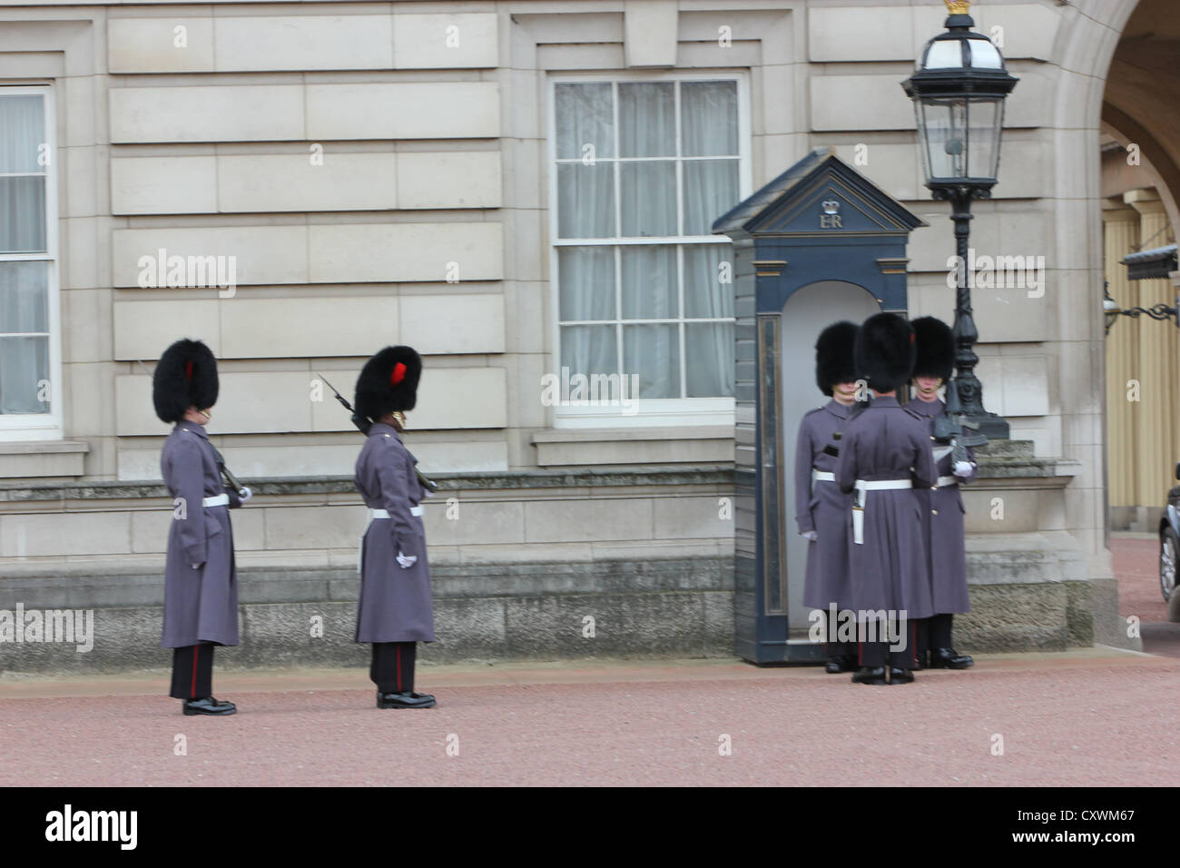 Le célèbre Changement de la Garde du palais de Buckingham, London, Londres, ville, l'Europe, le palais de Buckingham, l'Angleterre, l'photoarkive Banque D'Images