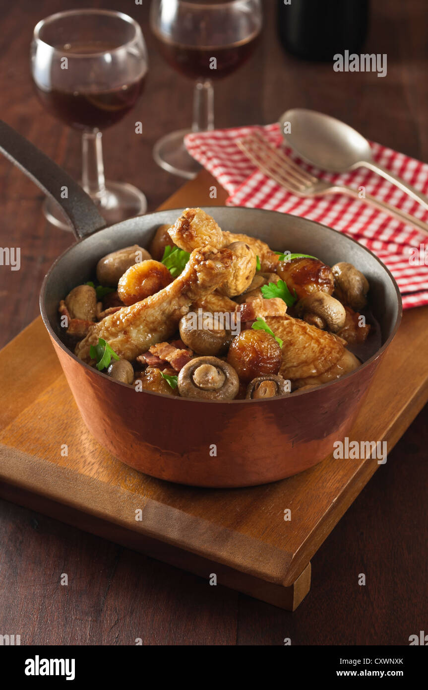 Coq au vin Poulet en sauce au vin rouge France Food Banque D'Images