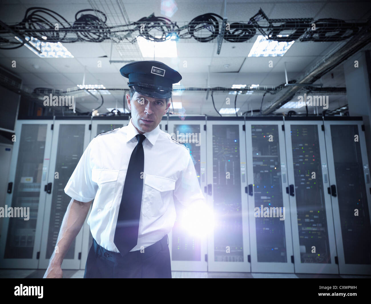 Security guard standing in server room Banque D'Images