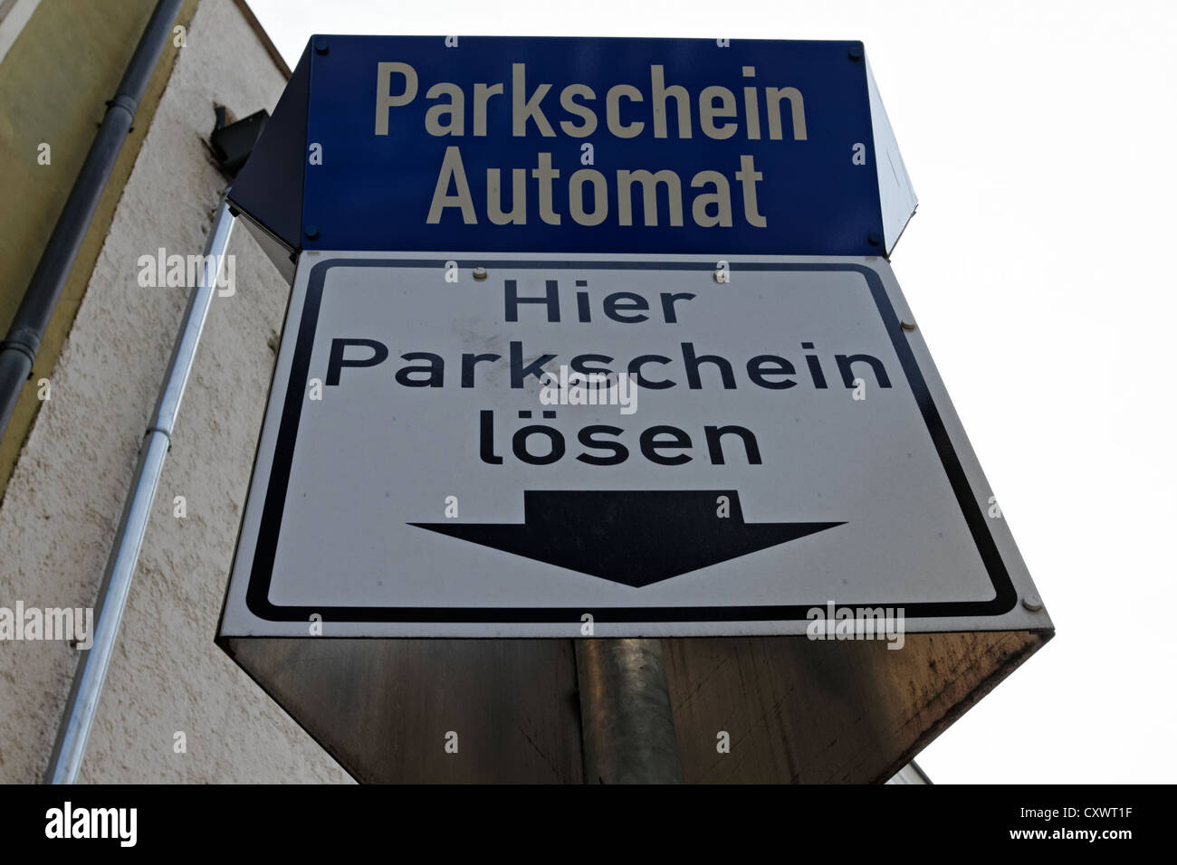 Distributeur de tickets de parking de voitures allemand signe, Rosenheim Haute-bavière Allemagne Banque D'Images