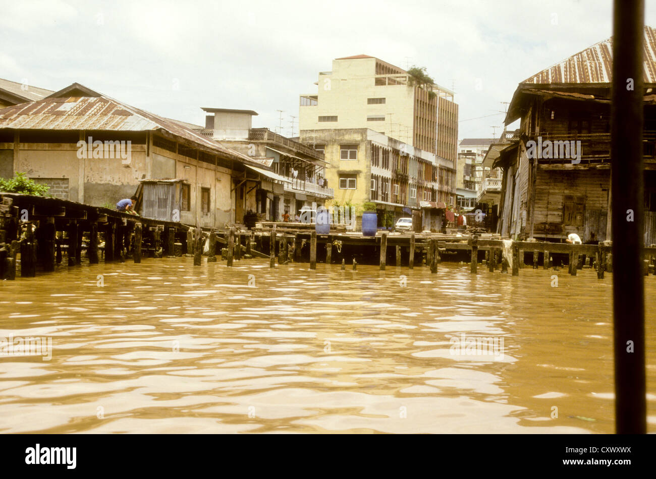 Chao Phraya,eau,bateaux taxis, les canaux d'Irrigation,transport,Barges artère vitale pour Bangkok, Thaïlande Banque D'Images