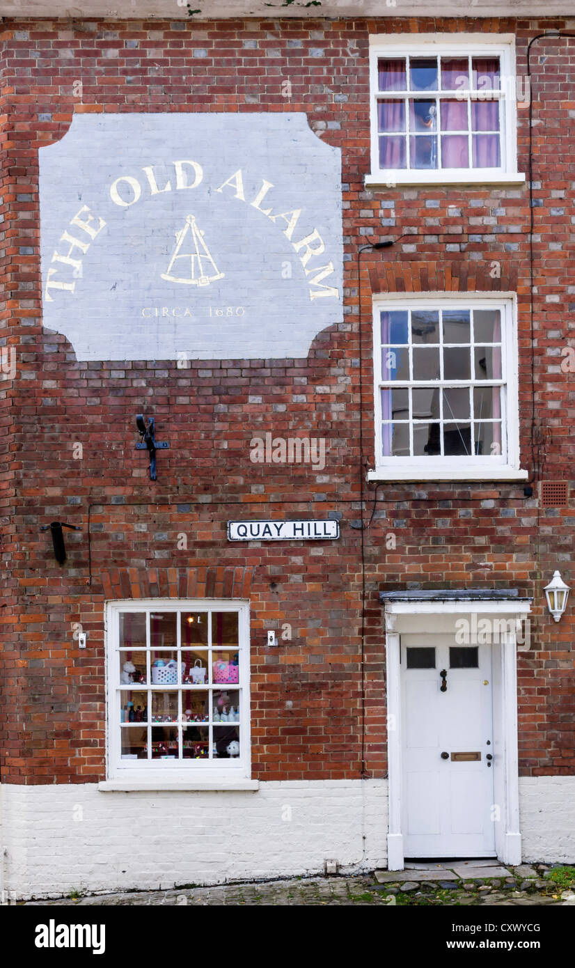 L'ancienne boutique d'alarme et de la Chambre, Quay Hill, vieille ville de Lymington, Hampshire, England, UK. L'Europe Banque D'Images