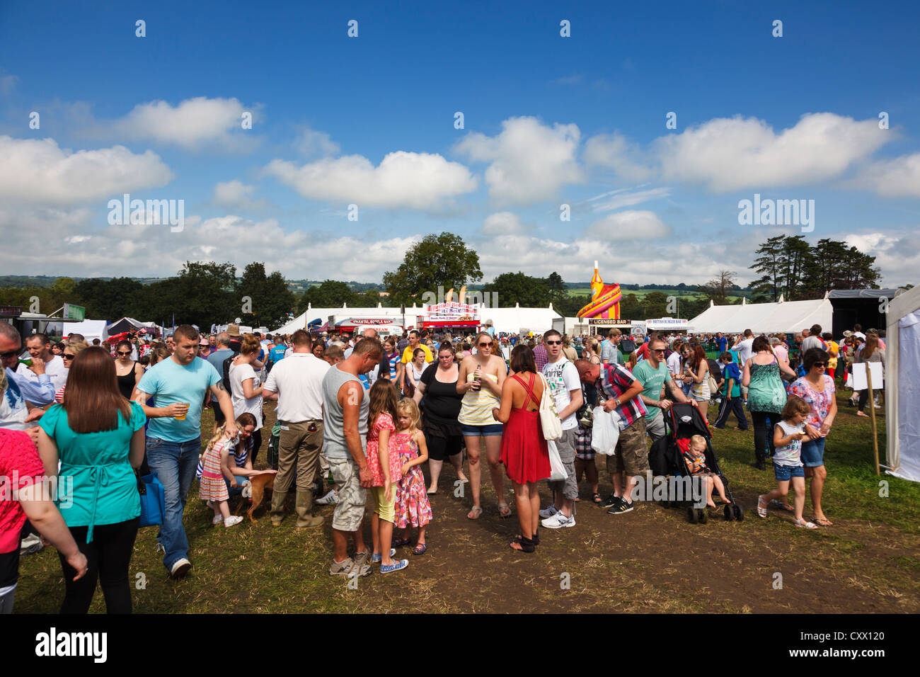 La foule au milieu de l'agriculture et de Somerset, Royaume-Uni Banque D'Images