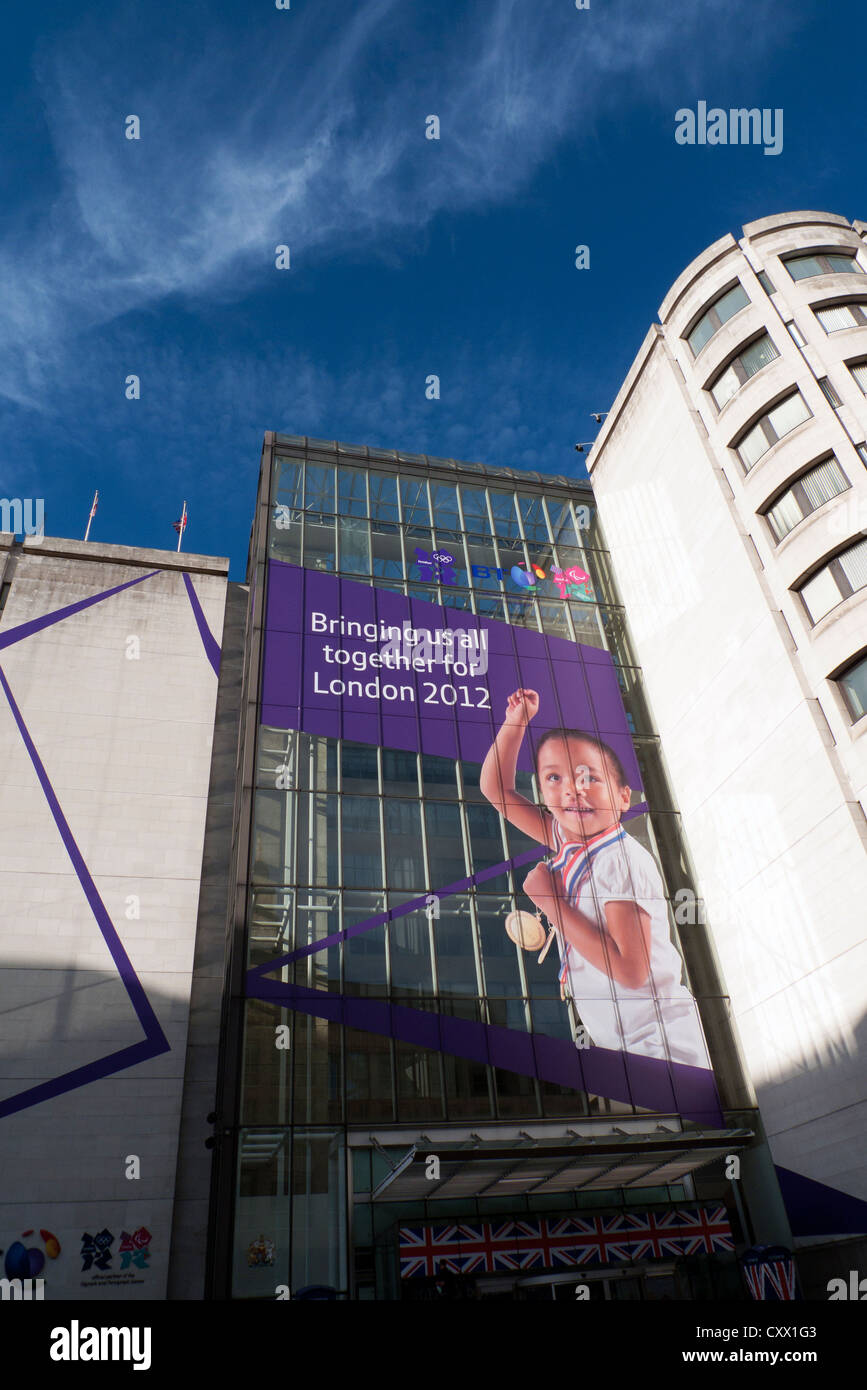 Sponsor olympique 2012 British Telecom immeuble avec publicité campagne London, England, UK Banque D'Images