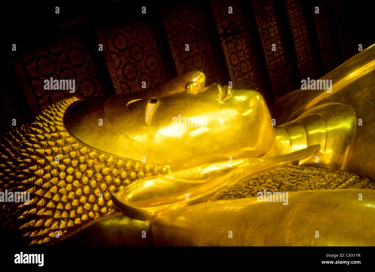 Vieux Bangkok (juillet 2000) Conversion de lames numérique,couché couché,Bouddha dans Wat Phoo Temple Bangkok, Thaïlande Banque D'Images