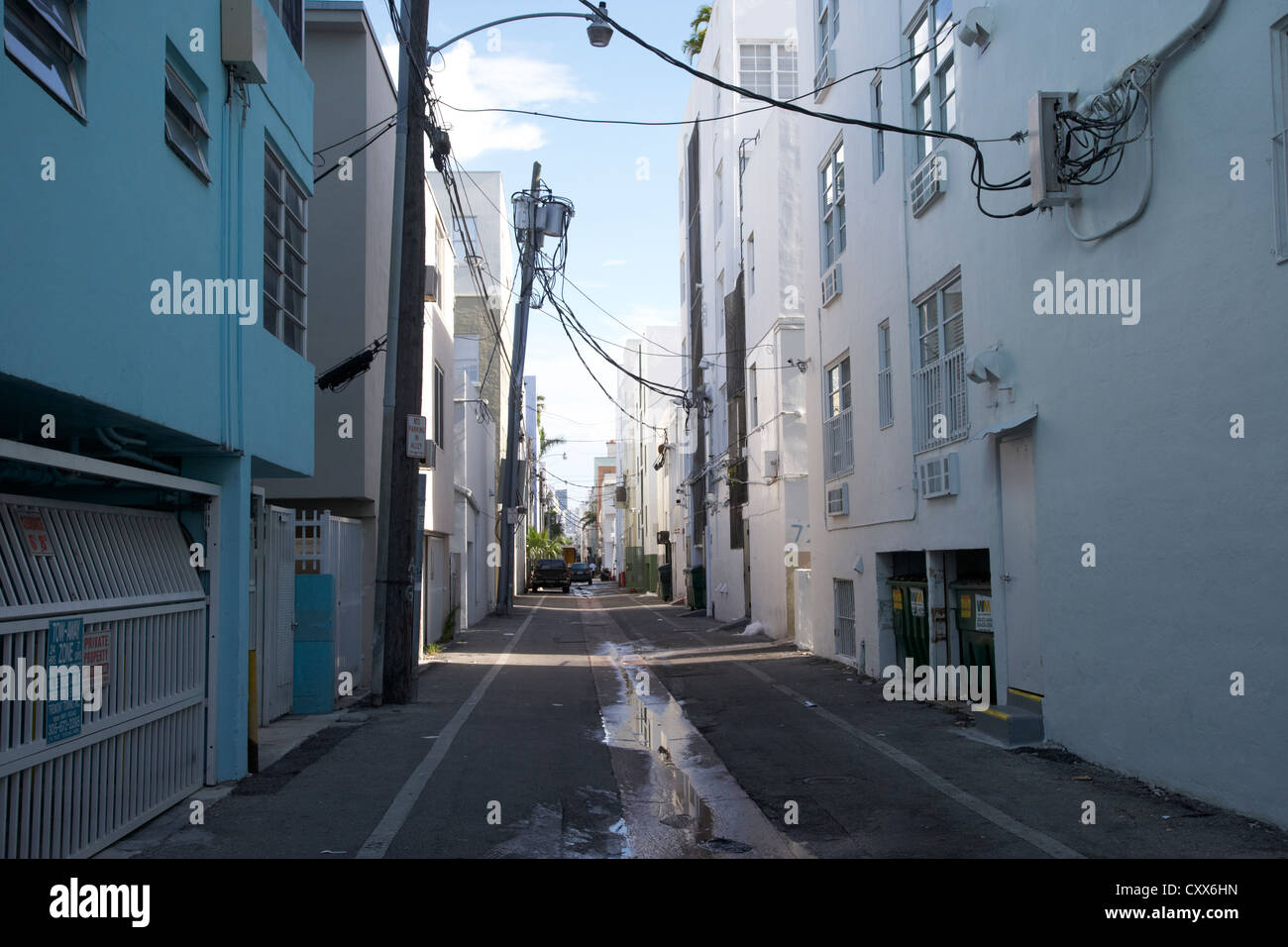 Ruelle de la cour de l'océan derrière les hôtels et les bars dans le quartier art déco de Miami South beach floride usa Banque D'Images Ruelle de la cour de l'océan derrière les hôtels et les bars dans le quartier art déco de Miami South beach floride usa Banque D'Images