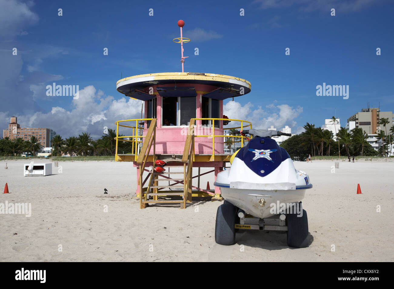 10e rue lifeguard Miami South Beach Ocean tour de sauvetage et véhicule de sauvetage jetski florida usa Banque D'Images 10e rue lifeguard Miami South Beach Ocean tour de sauvetage et véhicule de sauvetage jetski florida usa Banque D'Images