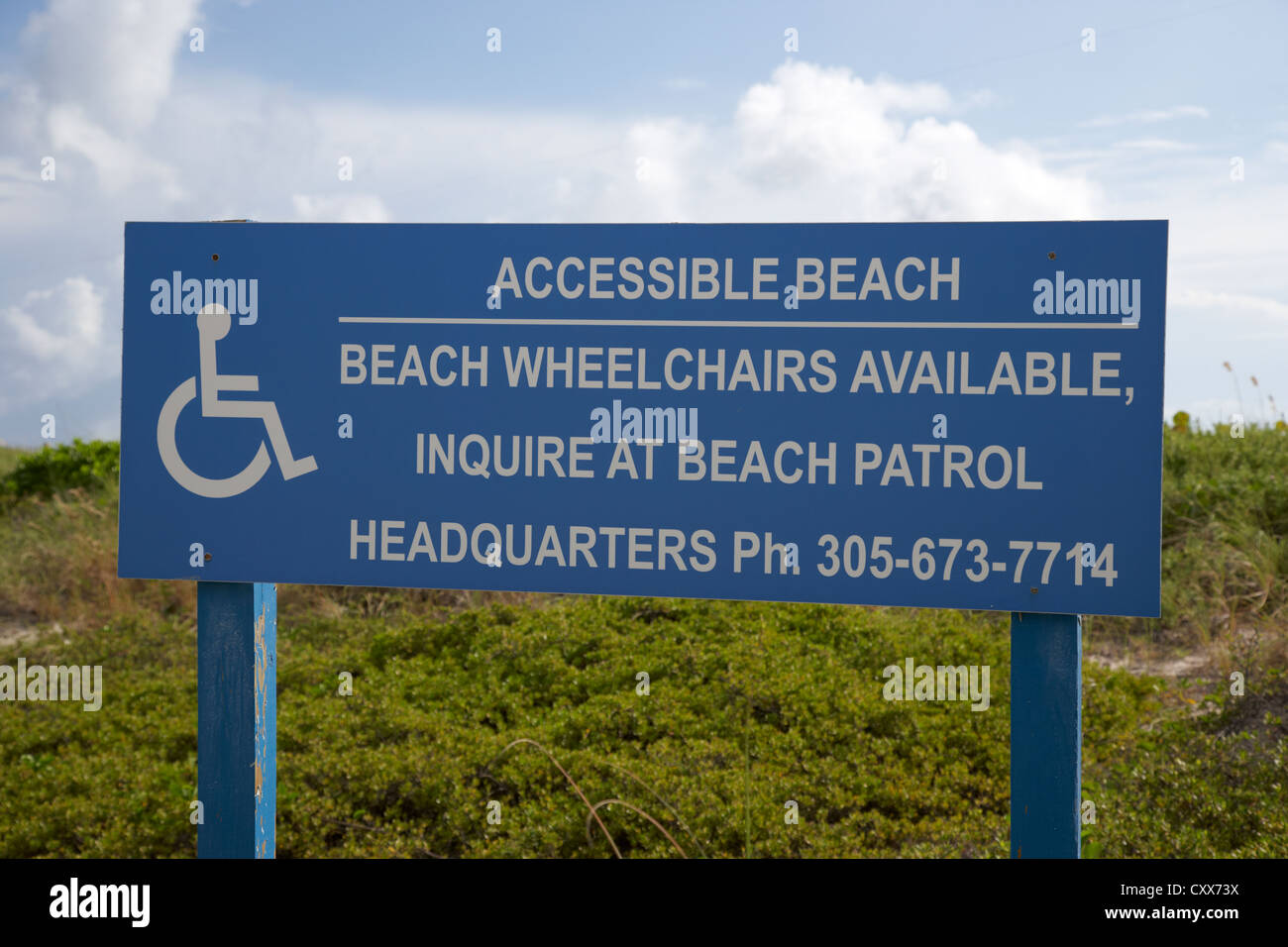 Plage accessible signer Miami South beach floride usa Banque D'Images Plage accessible signer Miami South beach floride usa Banque D'Images