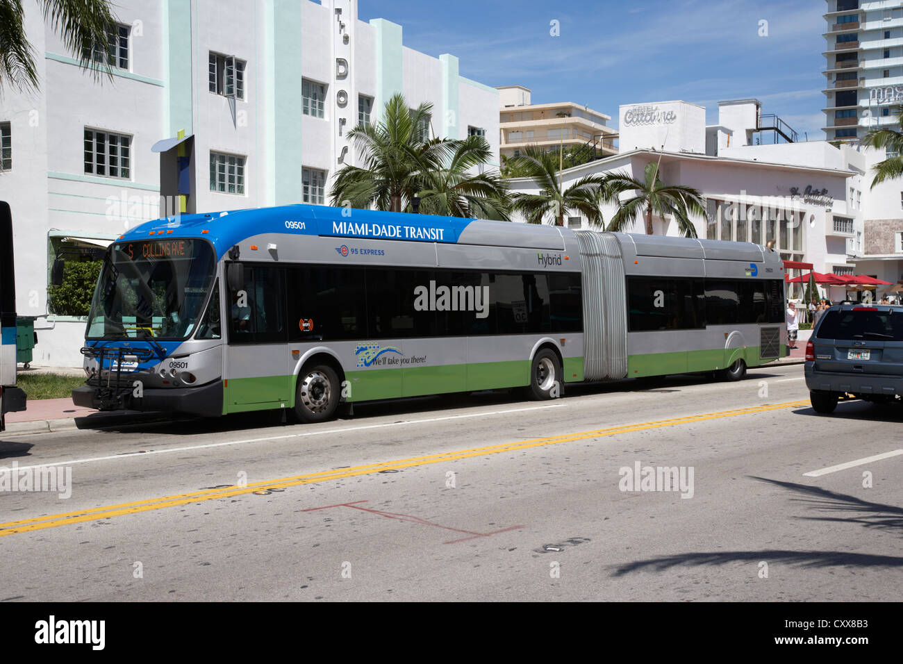 Miami-Dade Transit transport public par bus hybride Miami South beach floride usa Banque D'Images Miami-Dade Transit transport public par bus hybride Miami South beach floride usa Banque D'Images