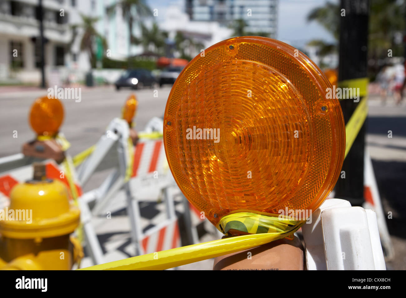 Gyrophare jaune sur le bord de la construction routière travaux Miami South beach floride usa Banque D'Images