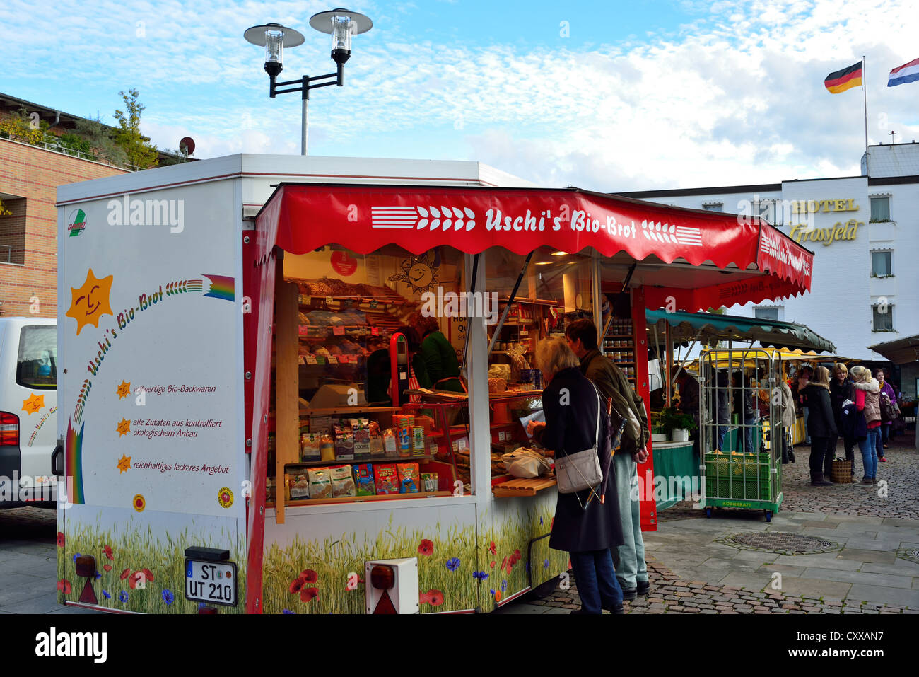 Un stand dans la rue de Bad Bentheim, Allemagne. Banque D'Images