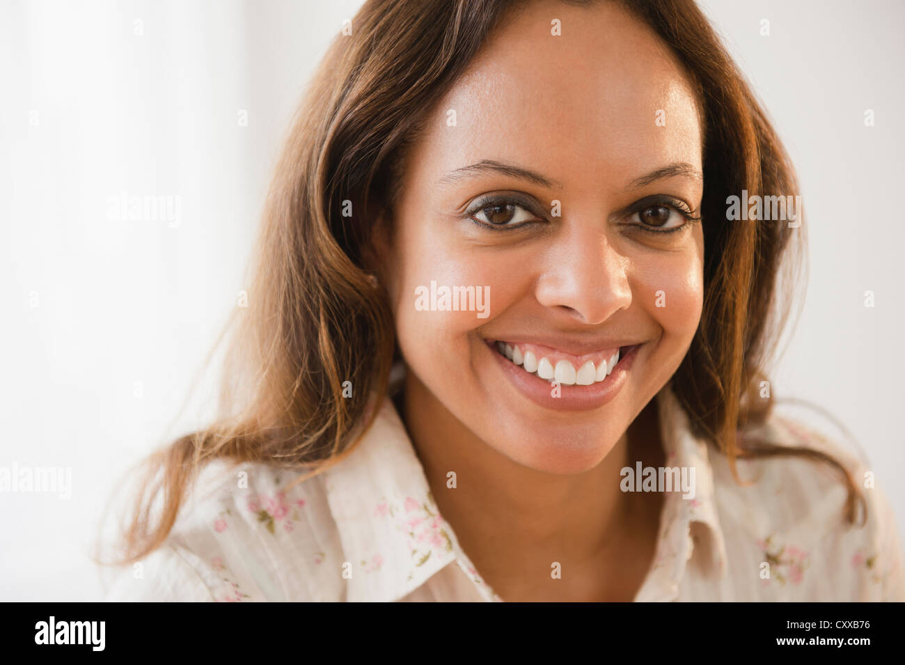 Cape Verdean woman Smiling Banque D'Images