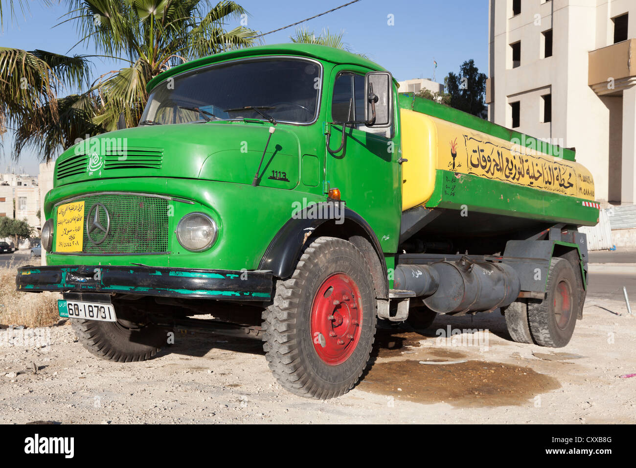 Vintage Mercedes camion-citerne de carburant 1113 Amman, Jordanie Banque D'Images
