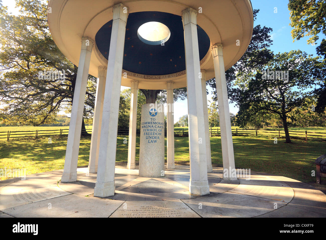 Monument Magna Carta à Runnymede Surrey en Angleterre. Banque D'Images