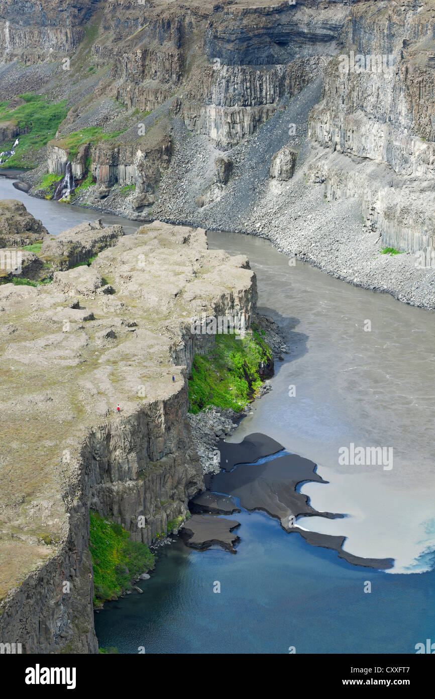 L'eau de source le mélange avec l'eau de la rivière glaciaire Joekulsá Fjoellum Joekulsárgljúfur á, Parc National, l'Islande, de l'Europe Banque D'Images