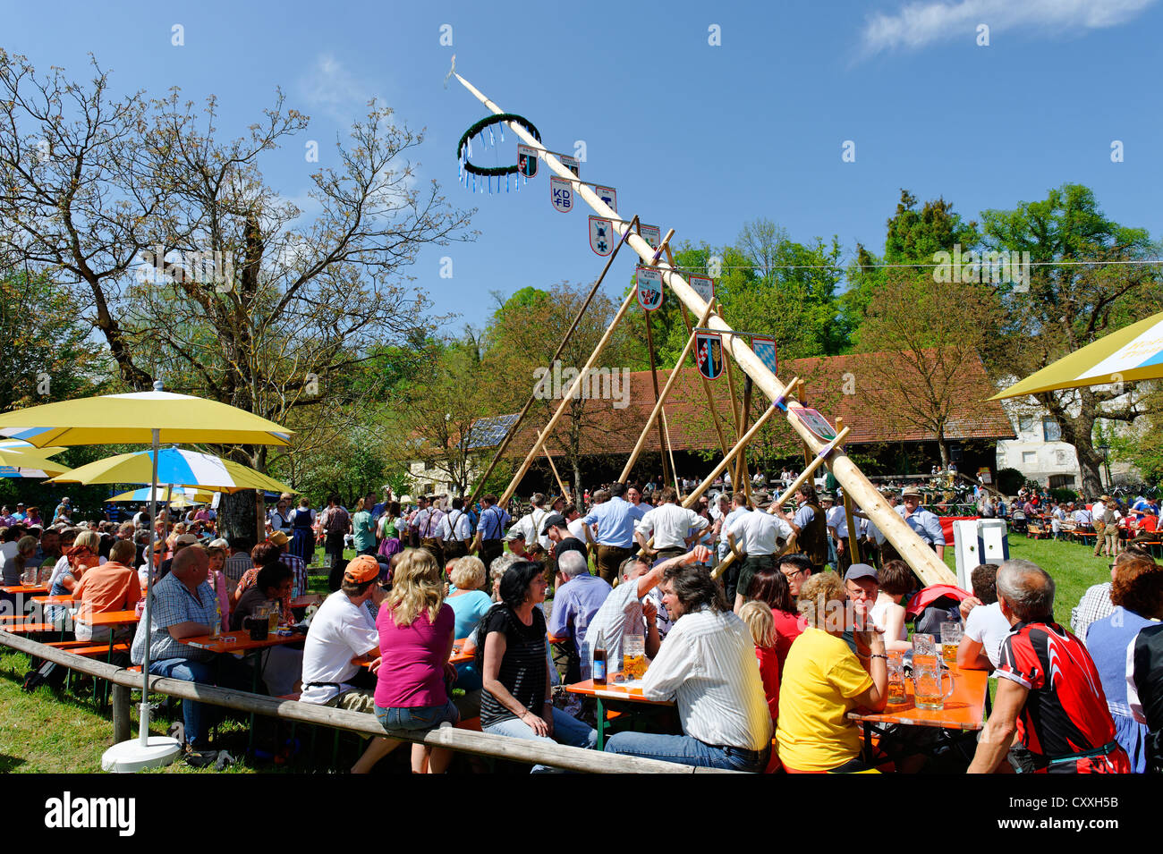 Pôle peut être mis en place, le 1er mai, le monastère Raitenhaslach, Burghausen, Haute-Bavière, Bavière Banque D'Images