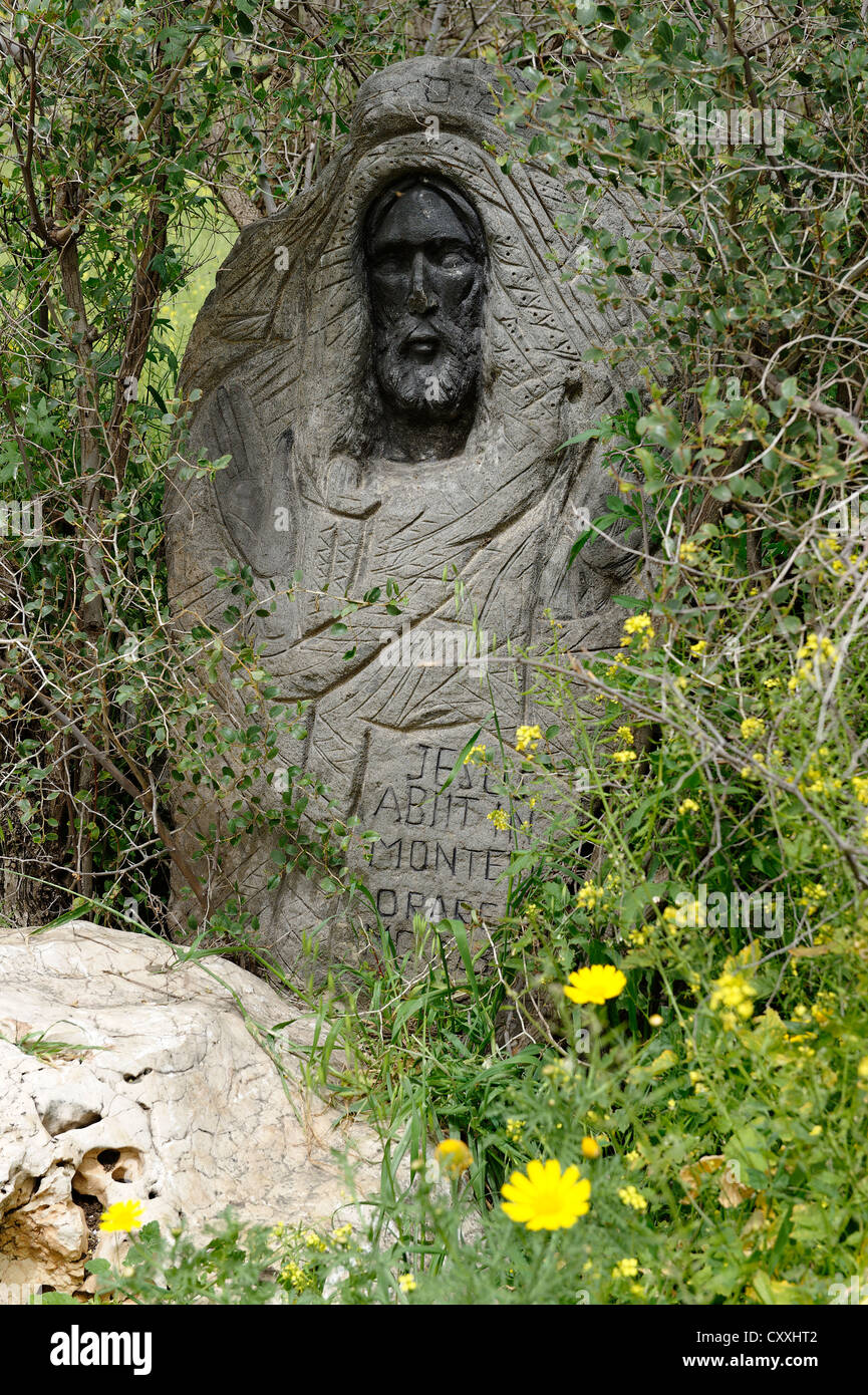 Pierre de prière, Memorial sur la route du pèlerinage, Jesus Trail, sur le Mont des Béatitudes, route de Capharnaüm à Tabgha Banque D'Images