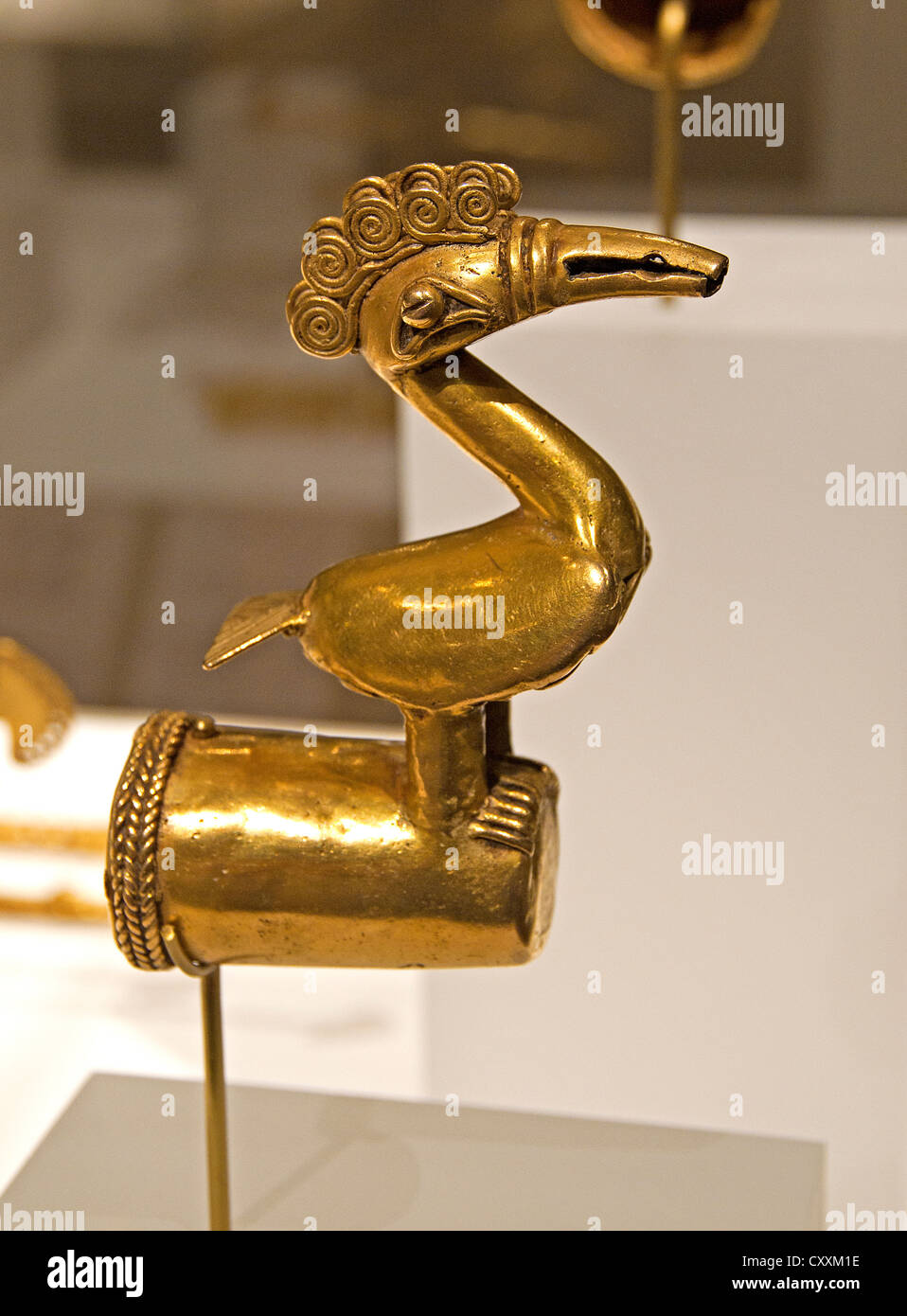Fleuron des oiseaux 5th-10e siècle Géographie Colombie Zenu Sinu River or fleuron d'oiseaux des Caraïbes 12 cm Banque D'Images