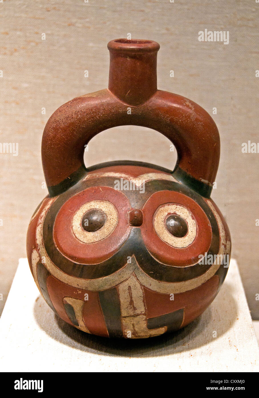 Tuyère d'étrier chouette bouteille15e 9e siècle avant notre ère en céramique Cupisnique péruvienne Pérou Banque D'Images