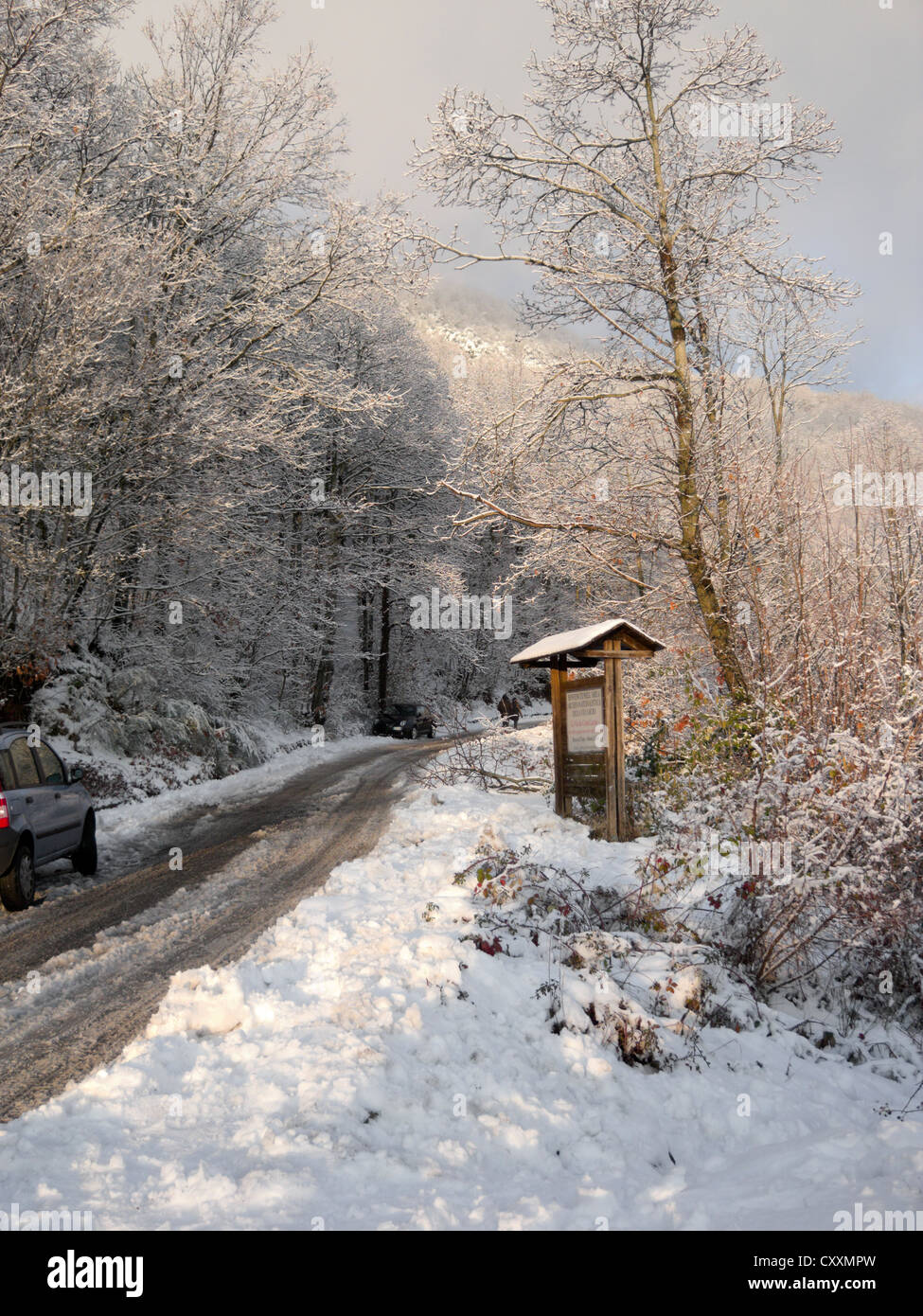 Monte Cavo, Castelli Romani, couverte de neige. Banque D'Images