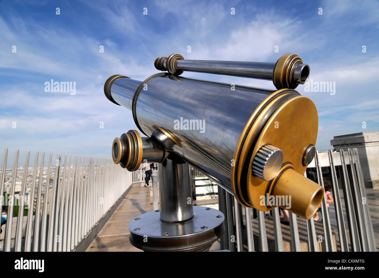 Verre de champ, fonctionne avec des pièces de monnaie, plate-forme d'observation, de l'Arc de Triomphe, Arc de Triomphe, Place Charles de Gaulle Etoile, Paris Banque D'Images