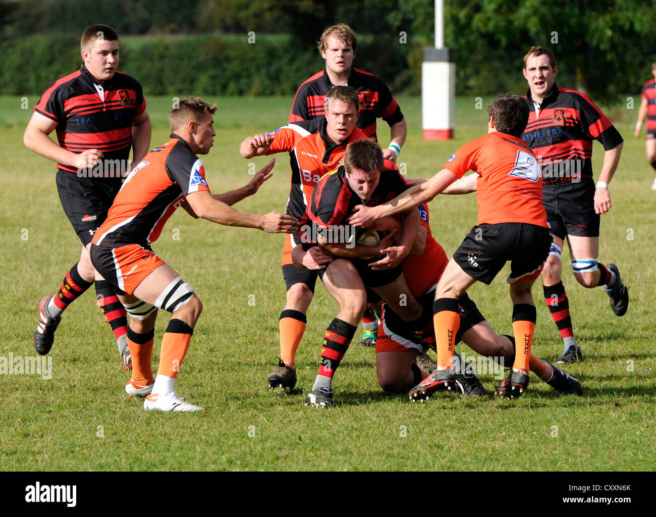 George Town, en rouge et noir, par opposition à Writtle dans les Wanderers Rugby Football Union Vase premier tour. Banque D'Images