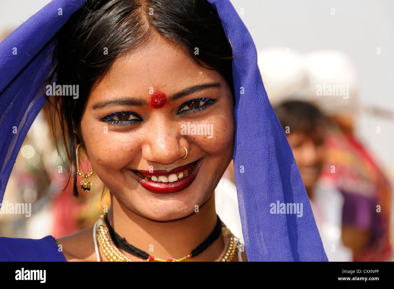 Jeune femme indienne, portrait, Pushkar, Rajasthan, Inde du Nord, Inde, Asie Banque D'Images