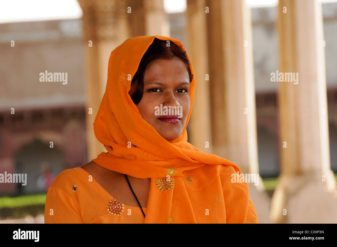 Jeune femme indienne, portrait, Agra, Uttar Pradesh, Inde, Asie Banque D'Images