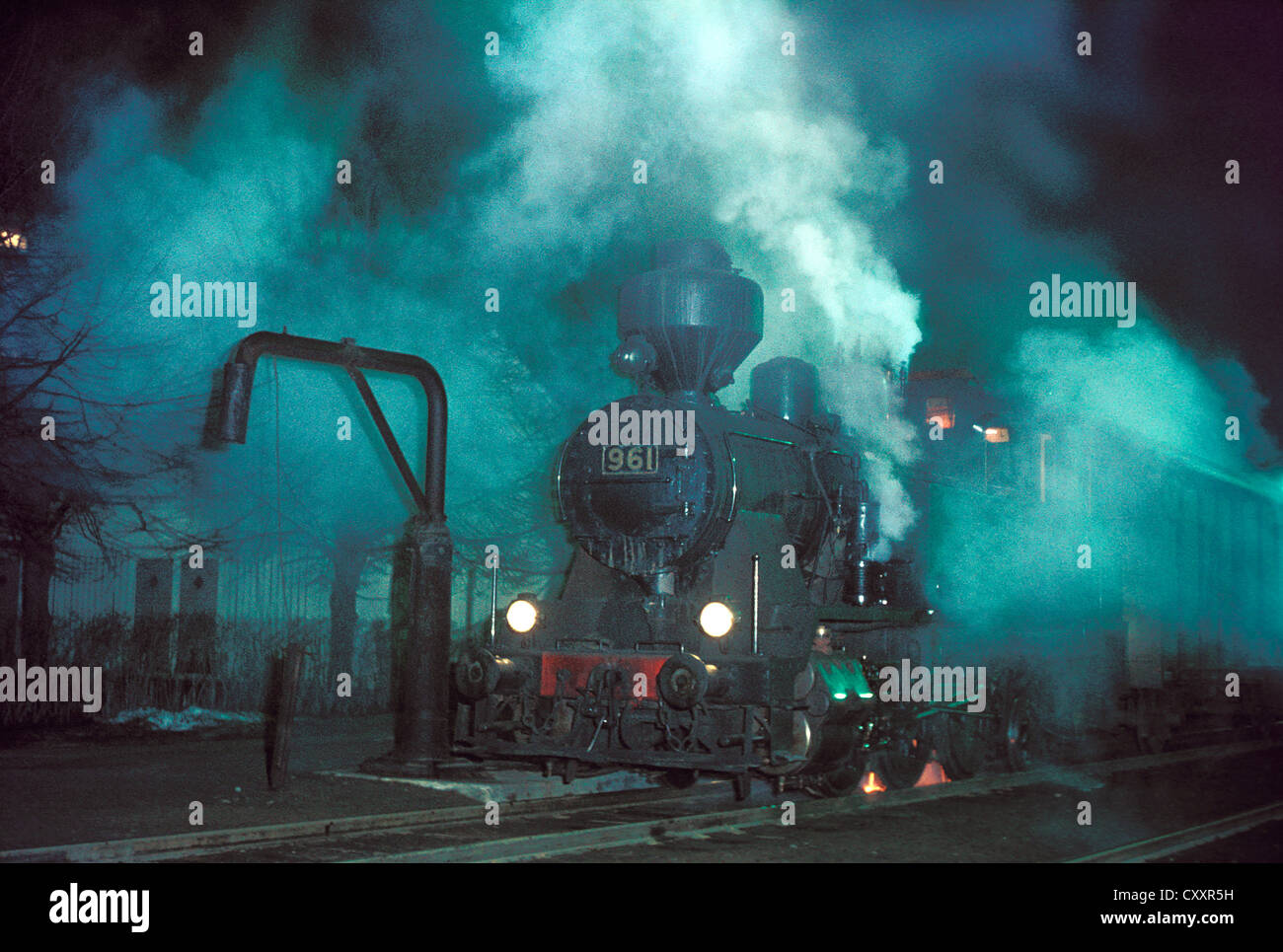 Nuit manœuvres à Jyvaskyla avec du fer finlandais VR2 Class 0-6-2T No.961 le 10 avril 1972. Banque D'Images