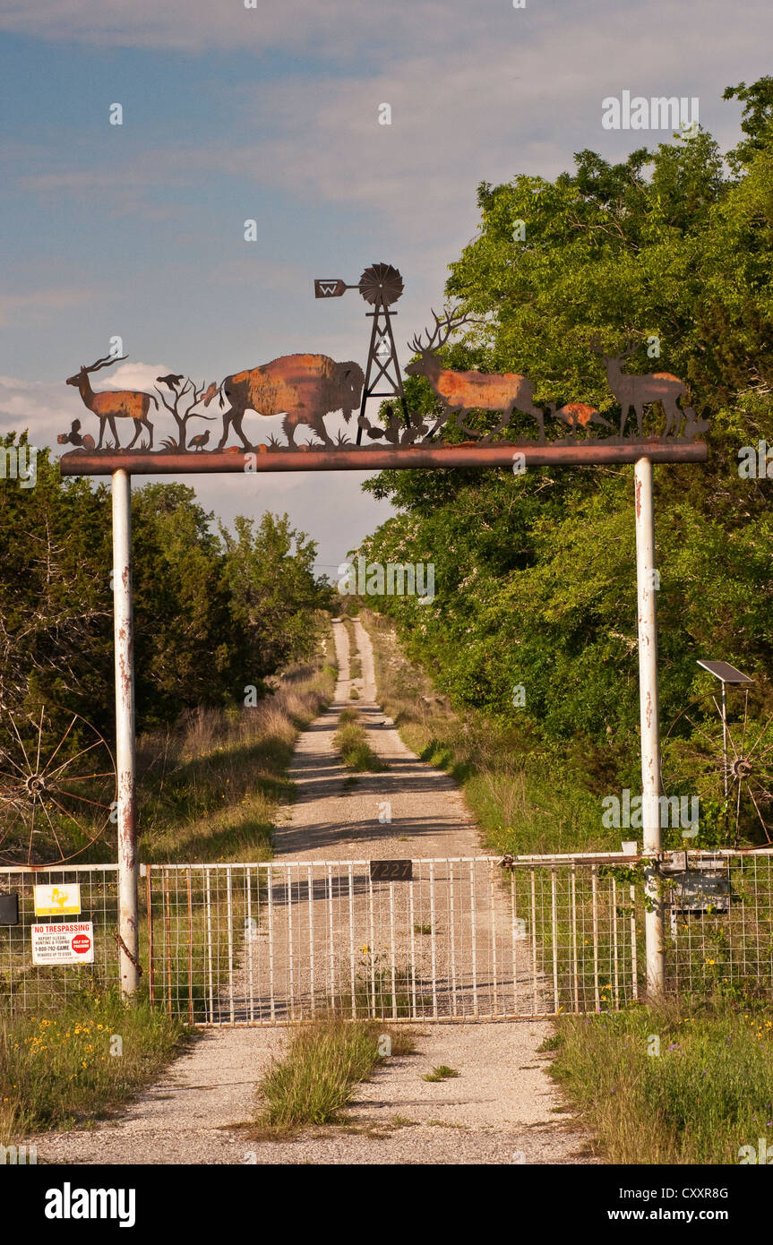 La porte en fer forgé ranch près de Bandera, Texas, USA Banque D'Images