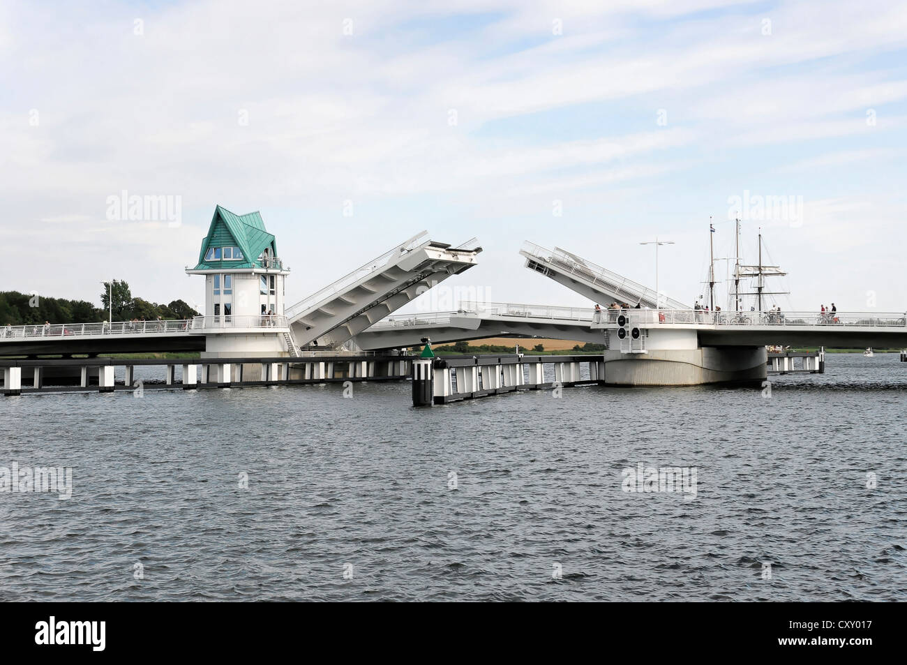 Kappeln Schlei pont basculant de l'autre côté de la rivière, ouvert, Kappeln Schleswig-Flensburg, Schleswig-Holstein Banque D'Images