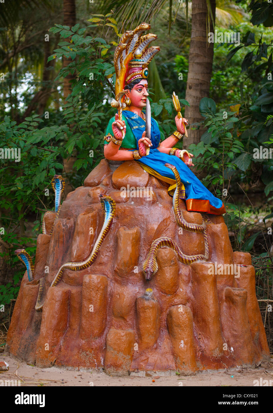 Monuments d'une Déité indienne entouré par des serpents, Chidambaram, Inde Banque D'Images