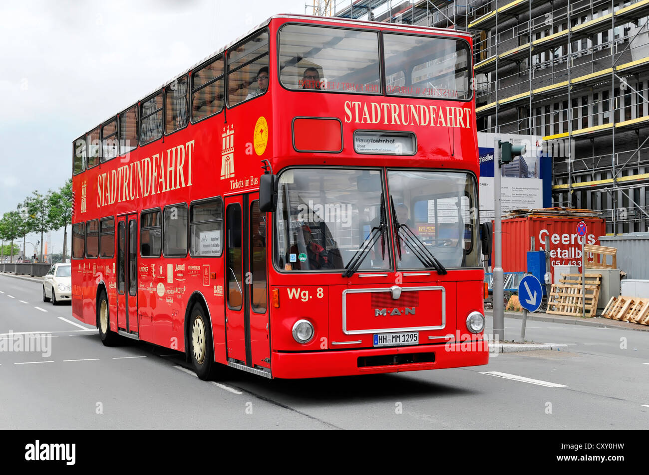 Visite de la ville, bus à double étage pour visiter la ville hanséatique de Hambourg, Banque D'Images