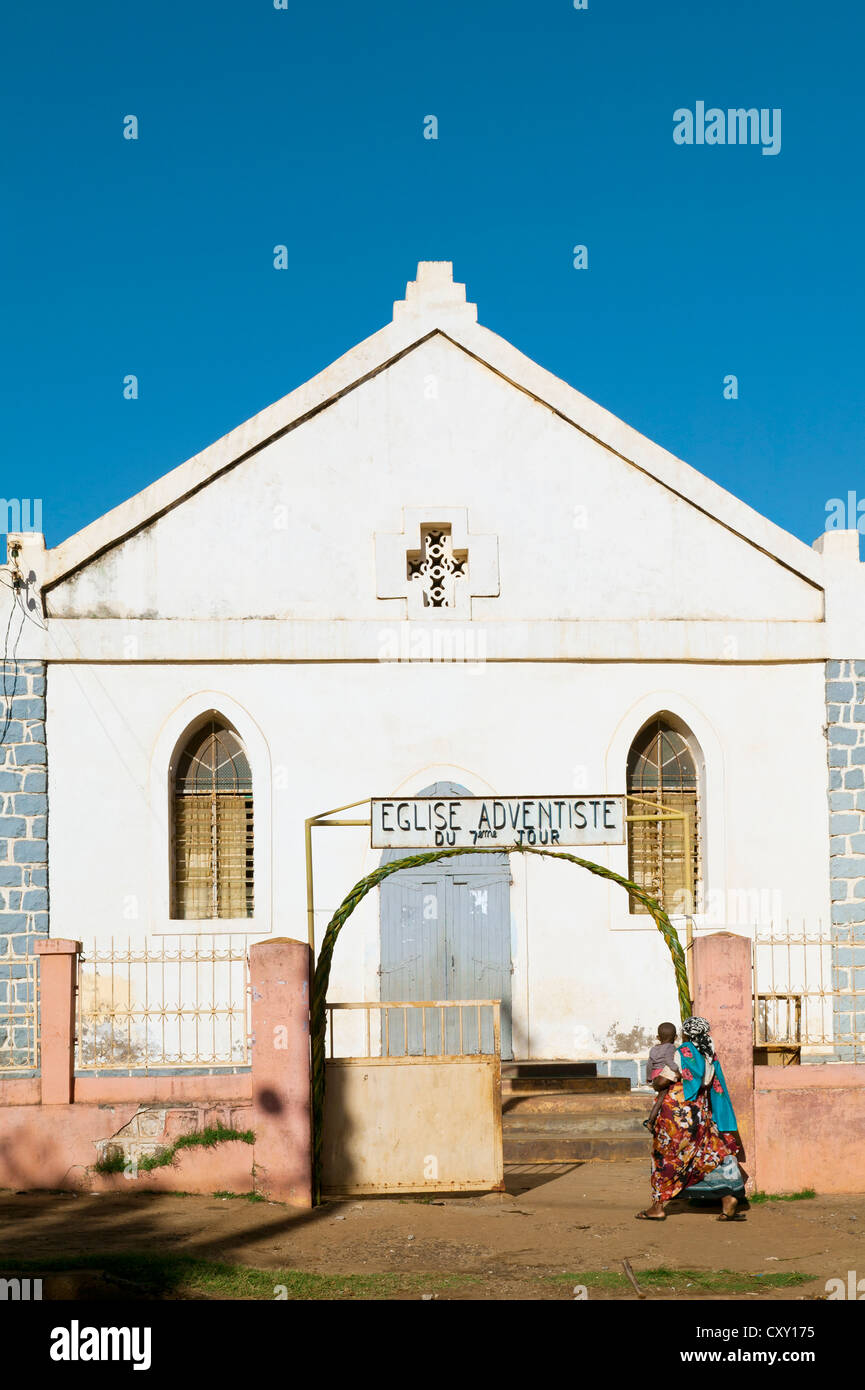 L'église et l'école, Diego Suarez, Madagascar Banque D'Images