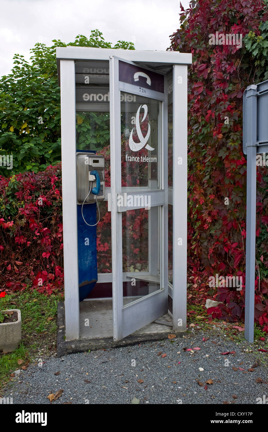 France Telecom Téléphone public fort, Montaut, Lot-et-Garonne, France Photo  Stock - Alamy