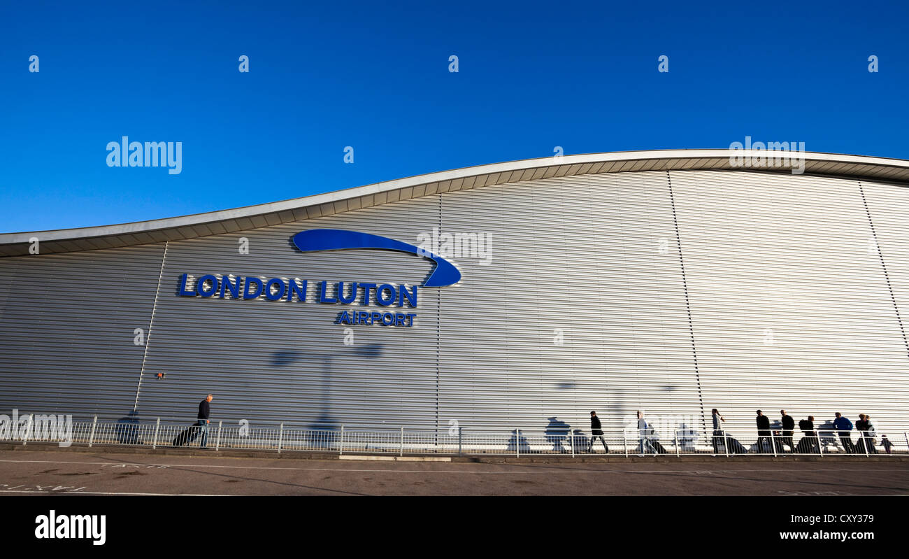 Terminal de l'aéroport Londres Luton, Luton, Bedfordshire, England, UK. Banque D'Images