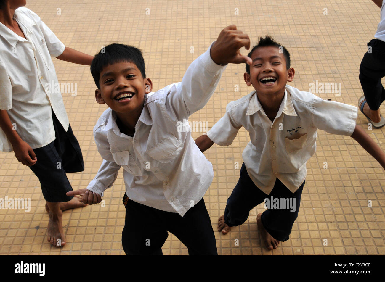 Enfants jouant, Siem Reap, Cambodge, Asie Banque D'Images