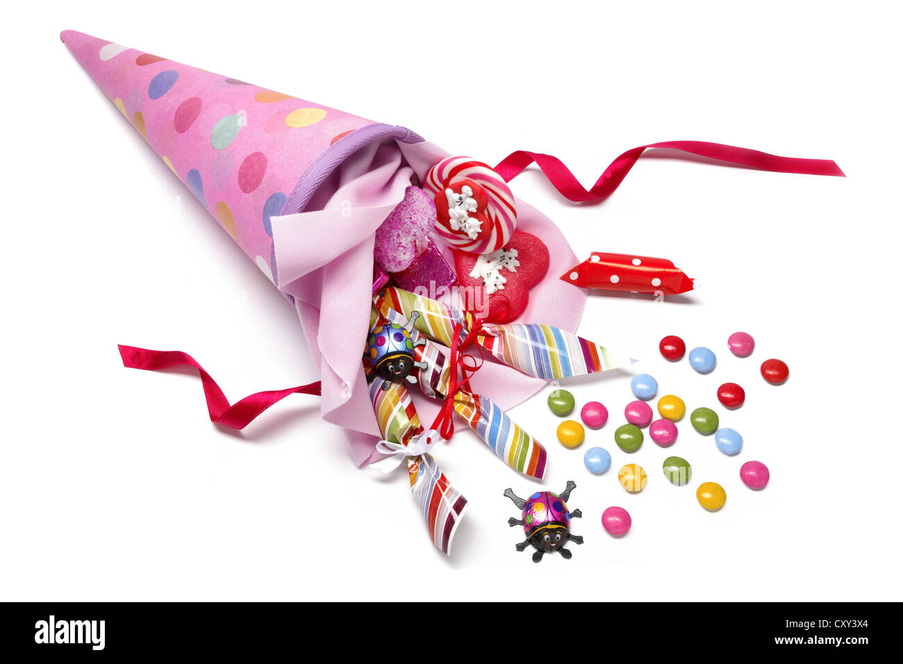 Schultuete ou à l'école rose avec des bonbons cône spilling out Banque D'Images