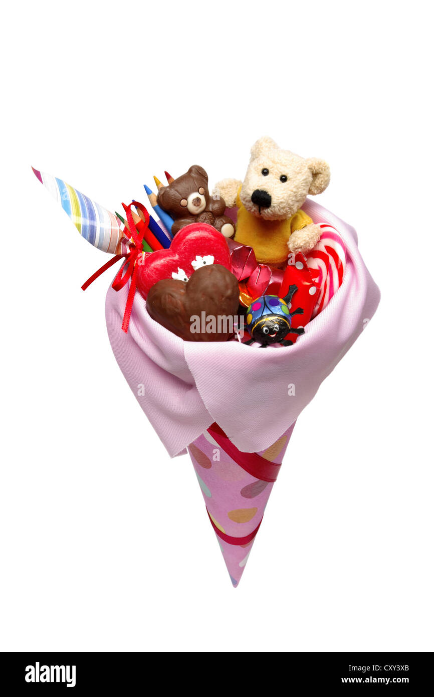 Schultuete ou cône rose école rempli de cadeaux et de bonbons Banque D'Images