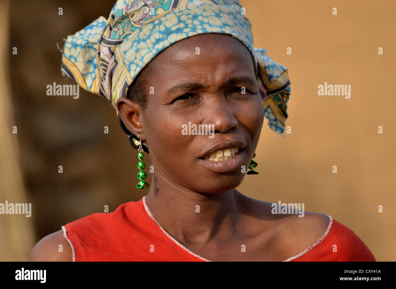 L'une des 50 femmes de Mogozo Daouka, 98, chef du village d'Oudjilla près de Mora, Cameroun, Afrique centrale, Afrique Banque D'Images
