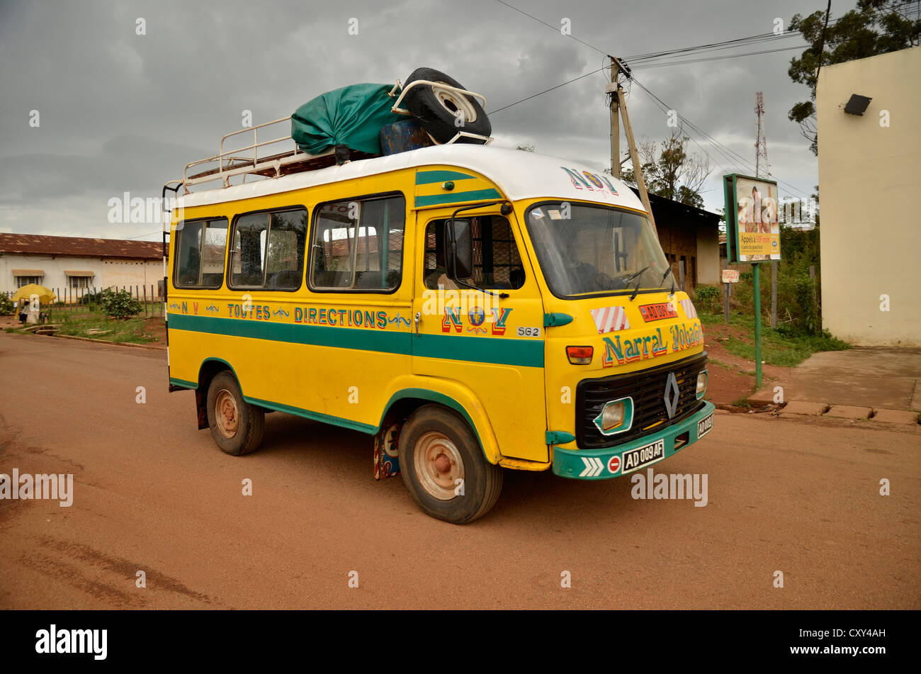 Bus longue distance à Ngaoundéré, Cameroun, Afrique centrale, Afrique Banque D'Images