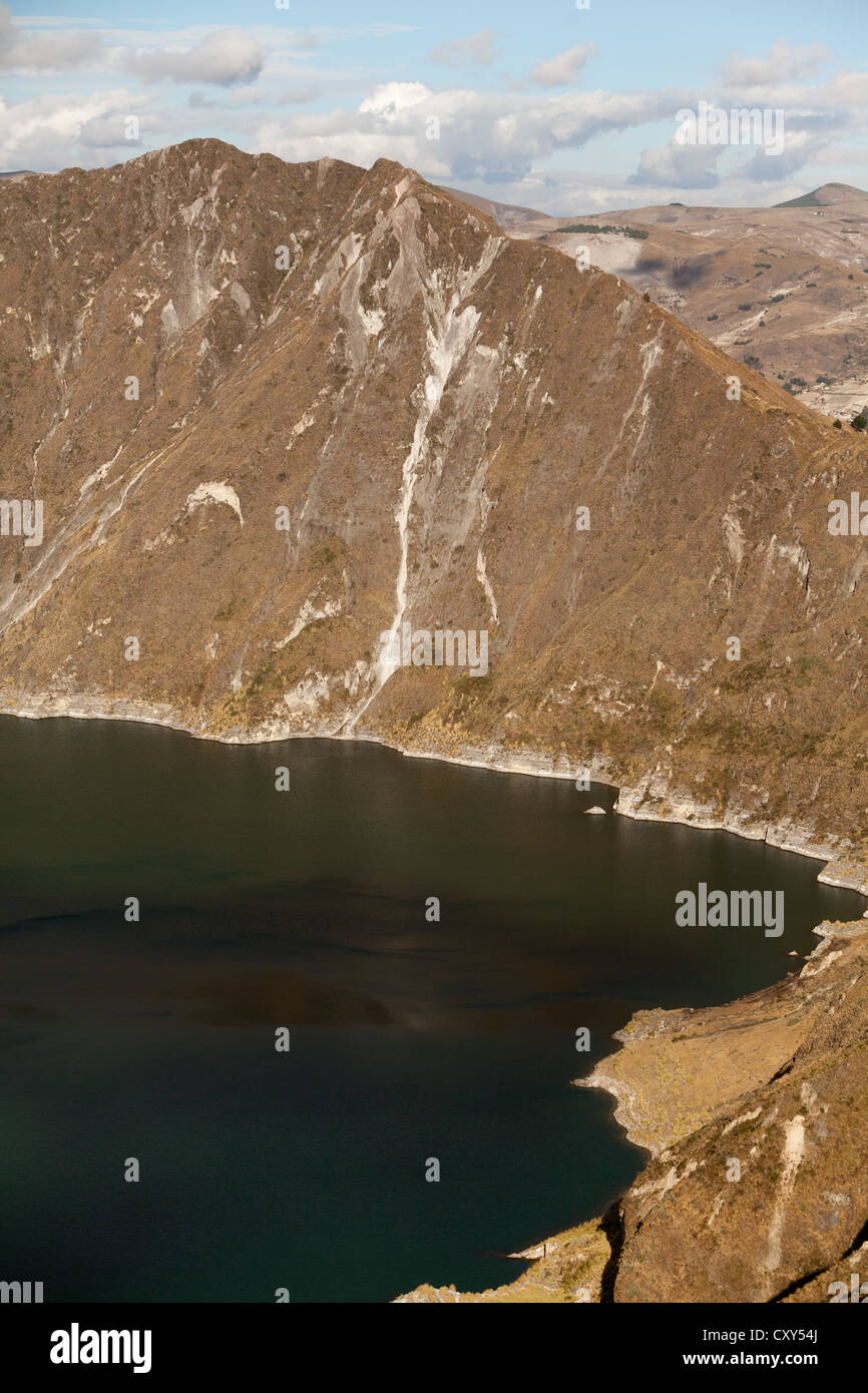 Cratère Quilotoa lagune à l'Andes équatoriennes volcan inactif Banque D'Images