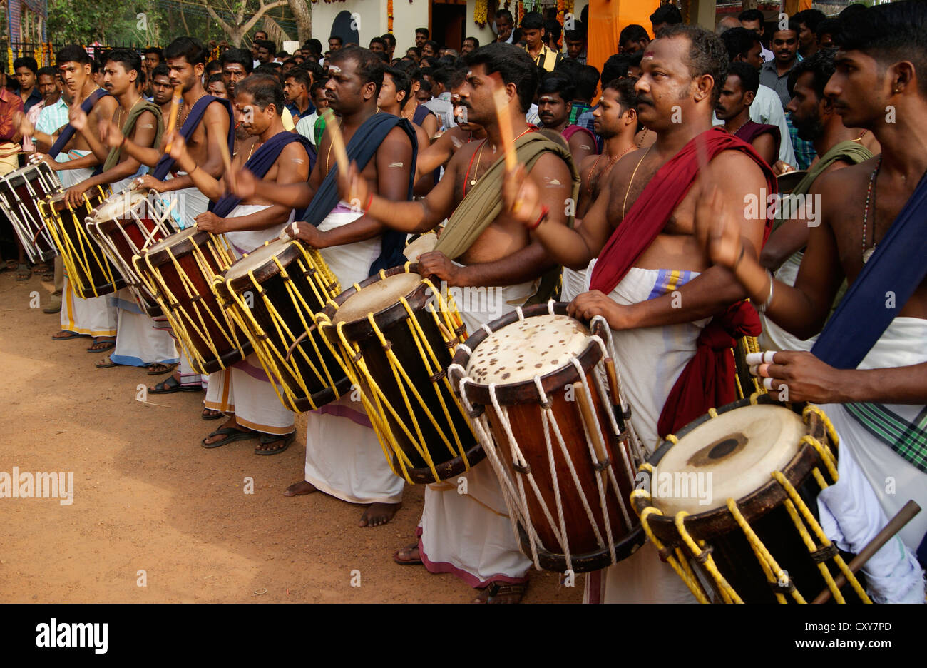 Chenda melam kerala Banque de photographies et d'images à haute résolution  - Alamy