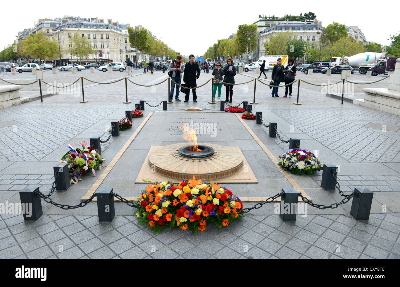 Tombe du Soldat inconnu', 'flamme éternelle sur la tombe du soldat inconnu à l''Arc de Triomphe à Paris, France Banque D'Images