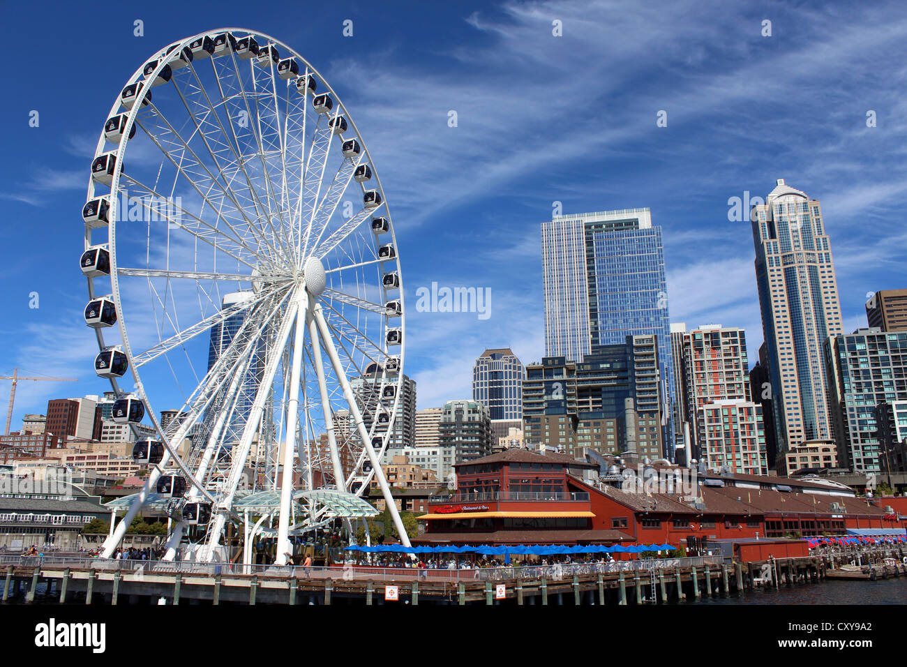 "Grande roue" et Seattle skyline, Seattle, Washington, USA Banque D'Images