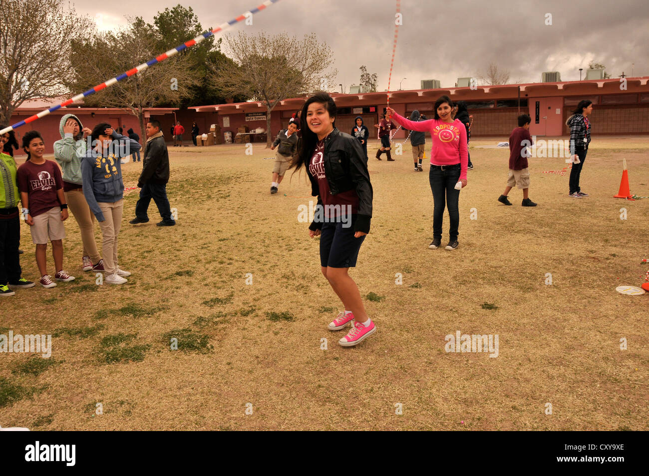 L'école élémentaire, les élèves de 5ème l'exercice pour un programme de collecte de fonds dans la région de Tucson, Arizona, USA. Banque D'Images